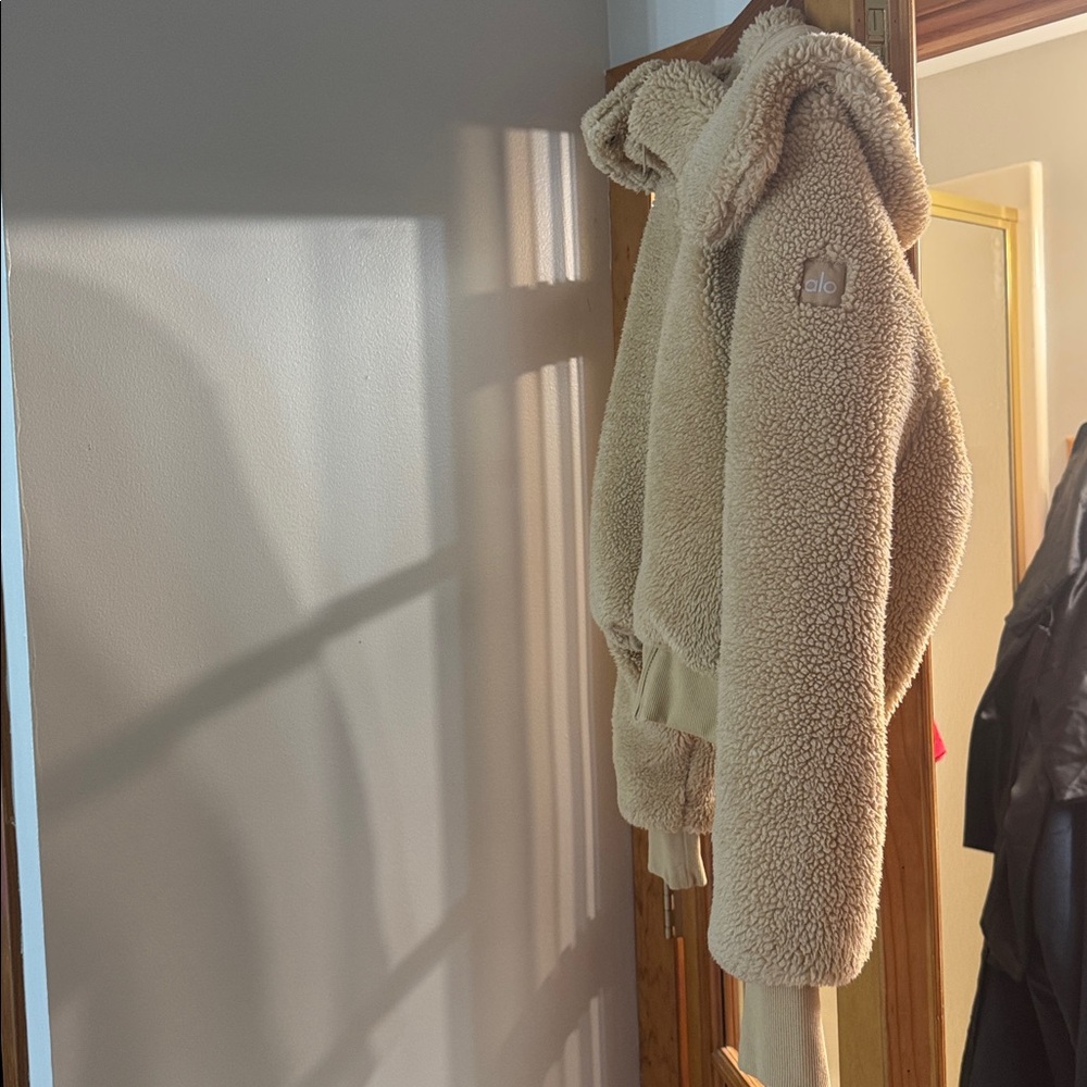 ALO Yoga Tan Teddy Jacket - Picture 5 of 6